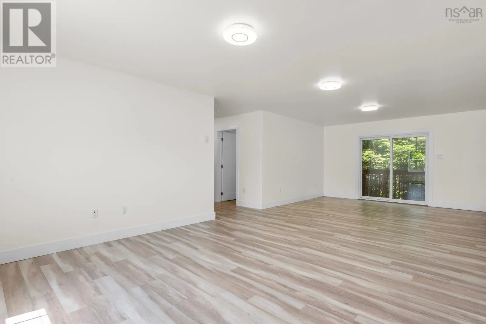 247 Pinetree Crescent