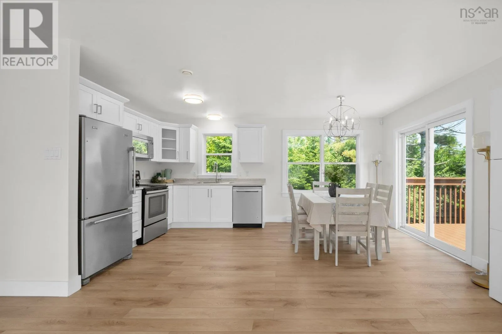 247 Pinetree Crescent