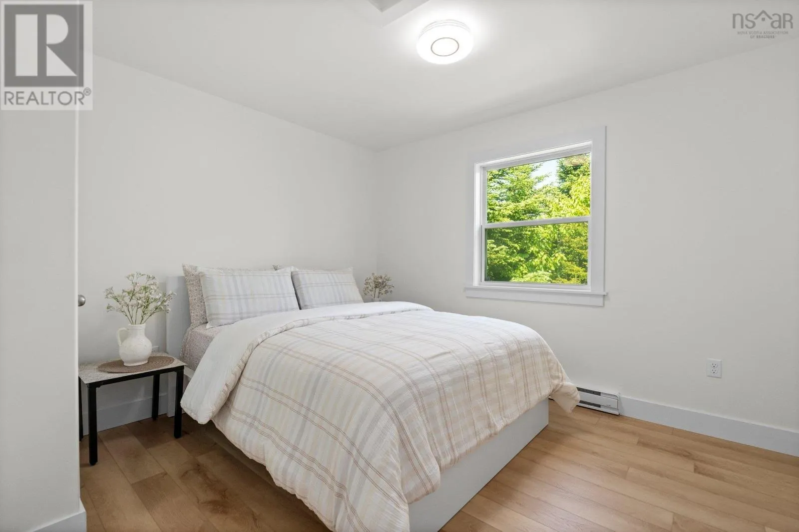 247 Pinetree Crescent