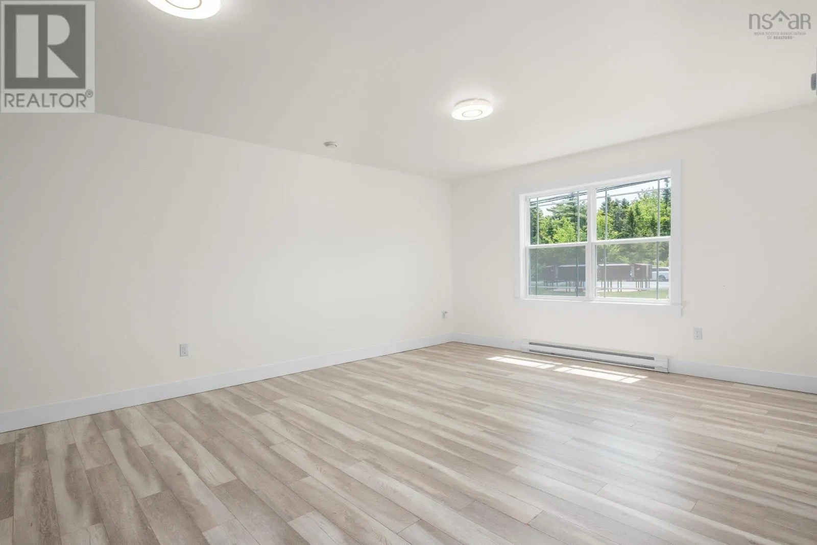 247 Pinetree Crescent