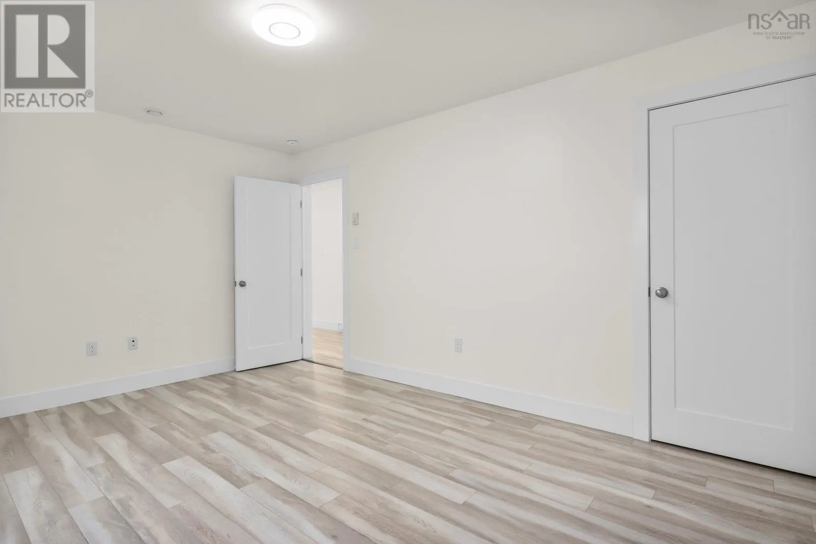 247 Pinetree Crescent