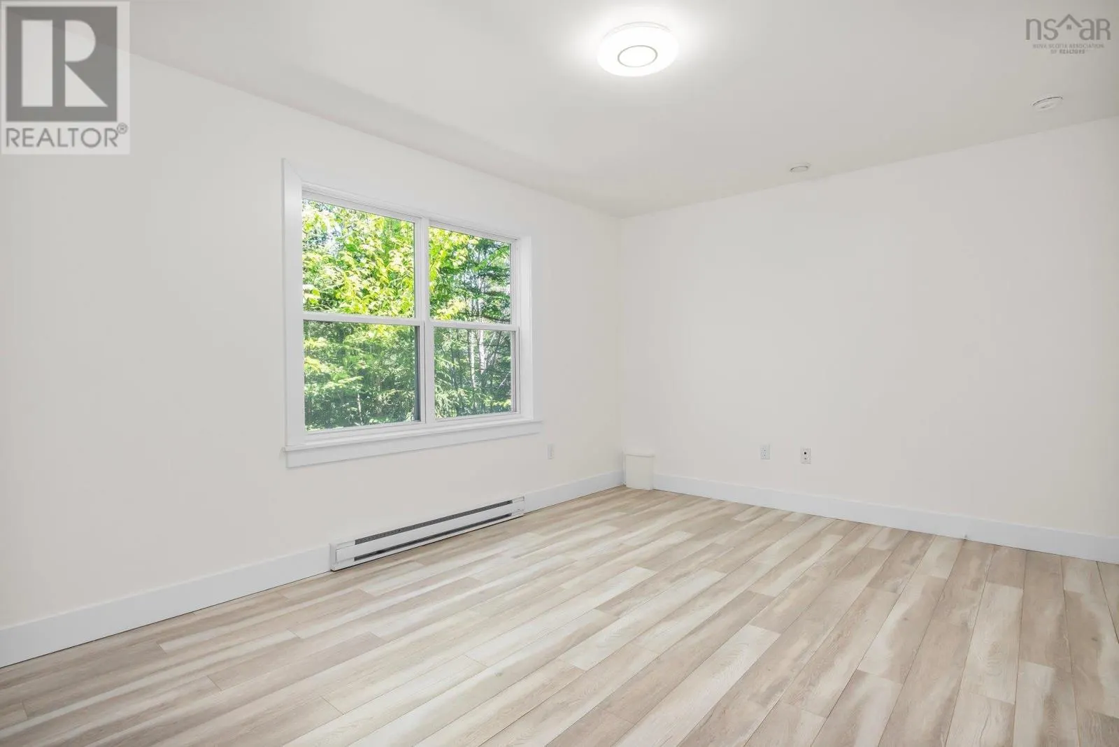 247 Pinetree Crescent