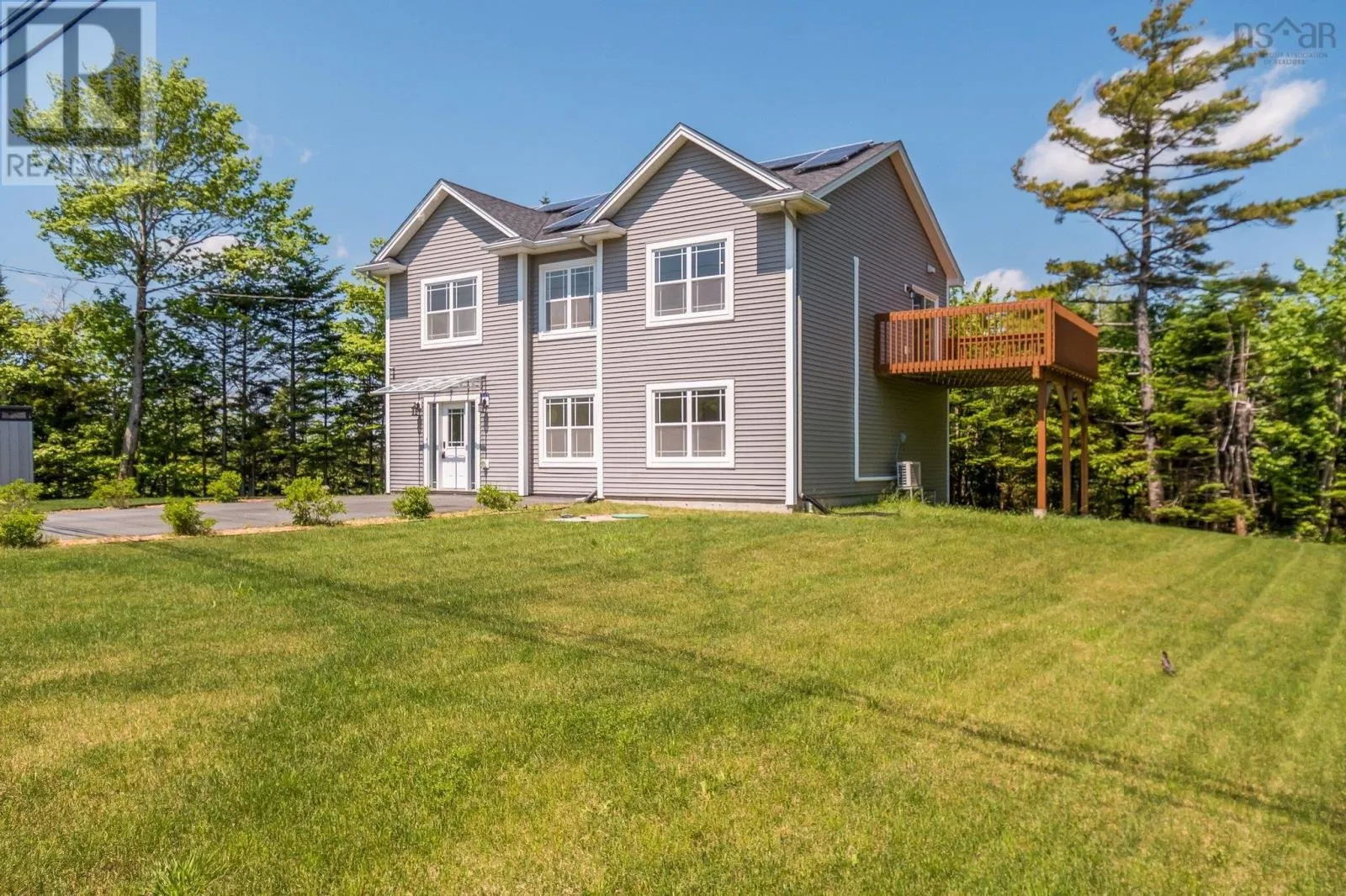 247 Pinetree Crescent