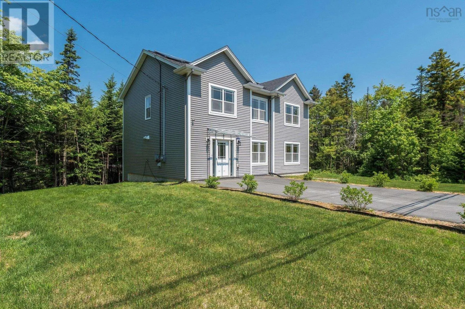 247 Pinetree Crescent