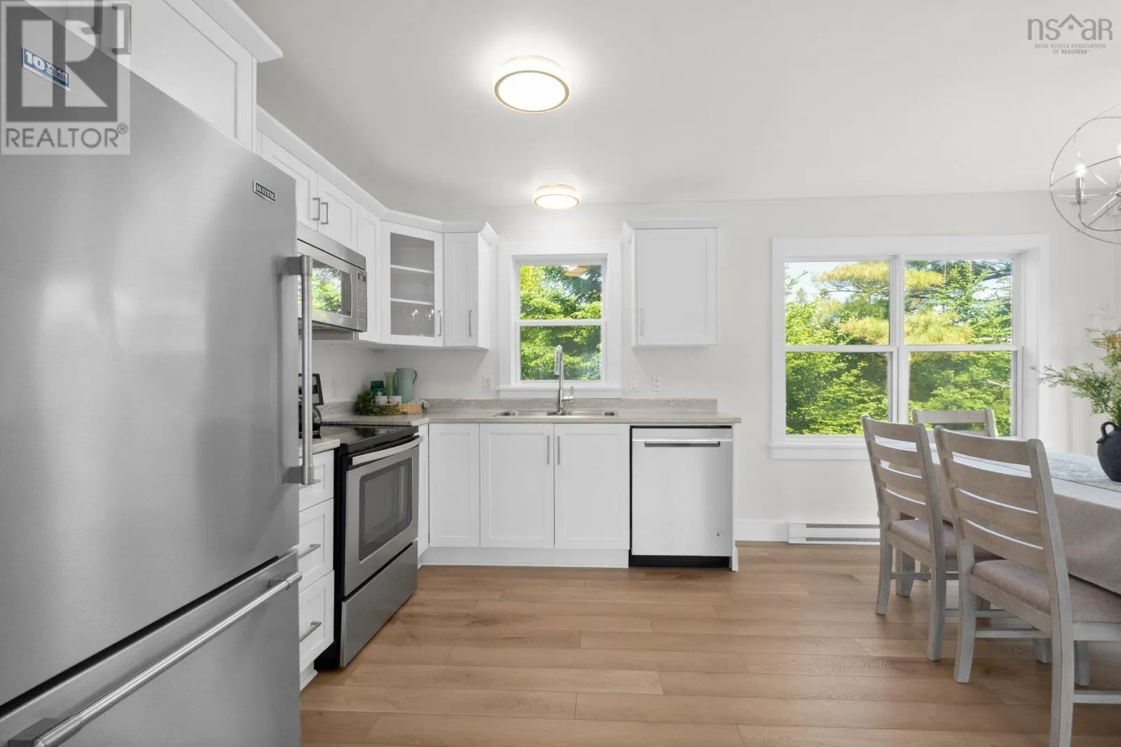 247 Pinetree Crescent