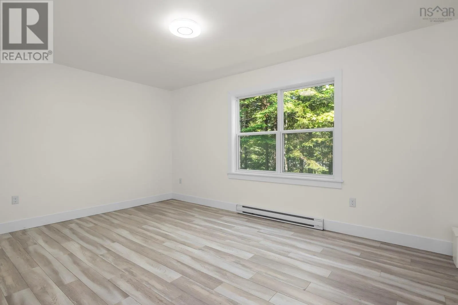 247 Pinetree Crescent