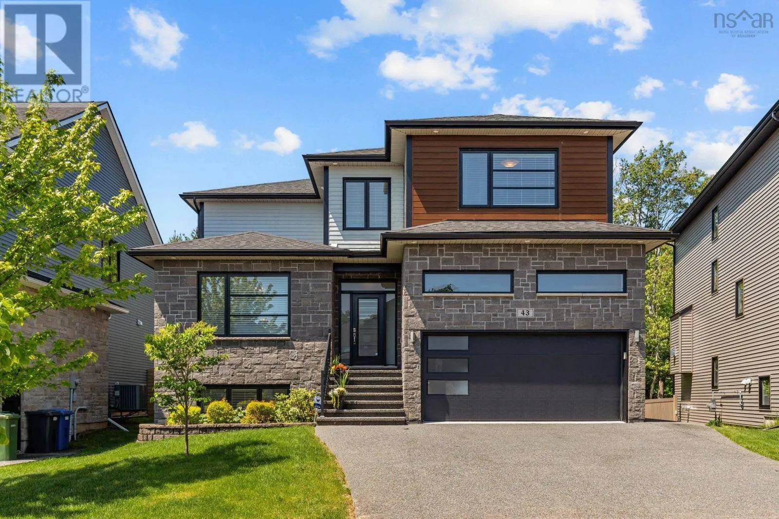 43 Crownridge Drive