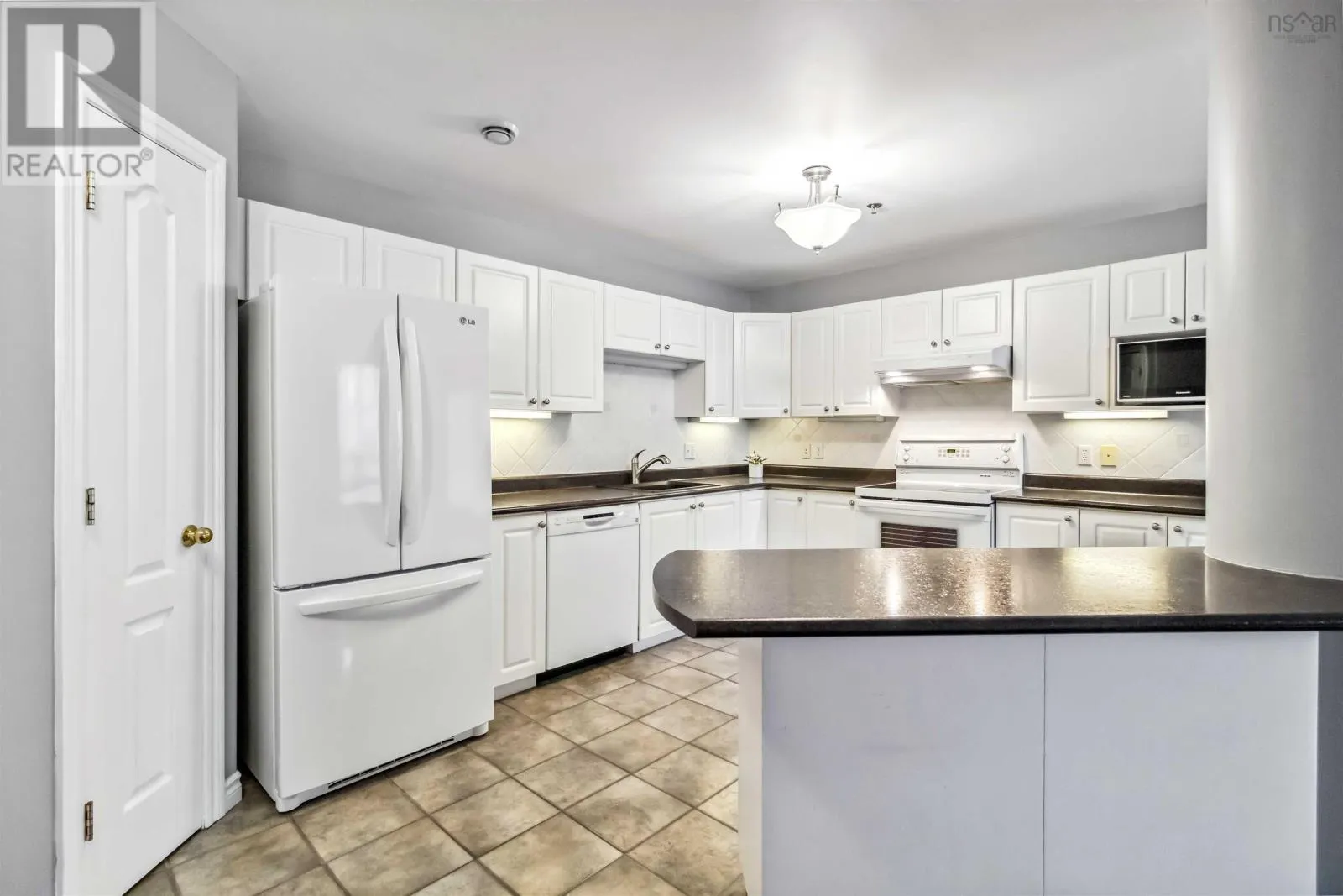 102 10 Regency Park Drive