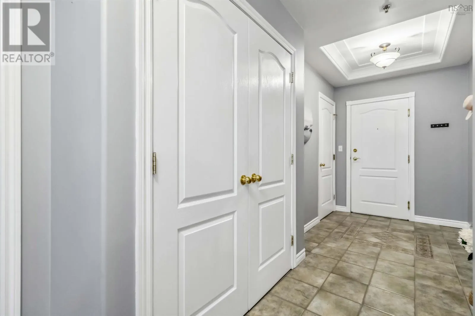 102 10 Regency Park Drive