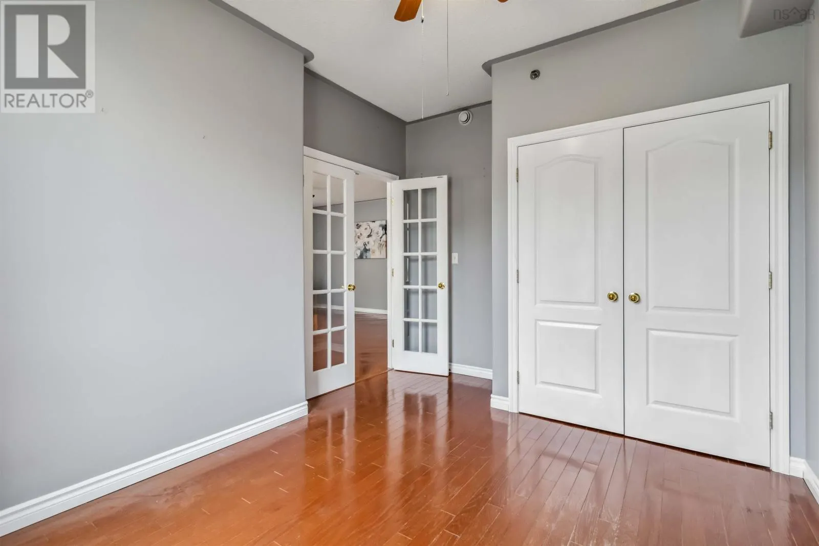 102 10 Regency Park Drive