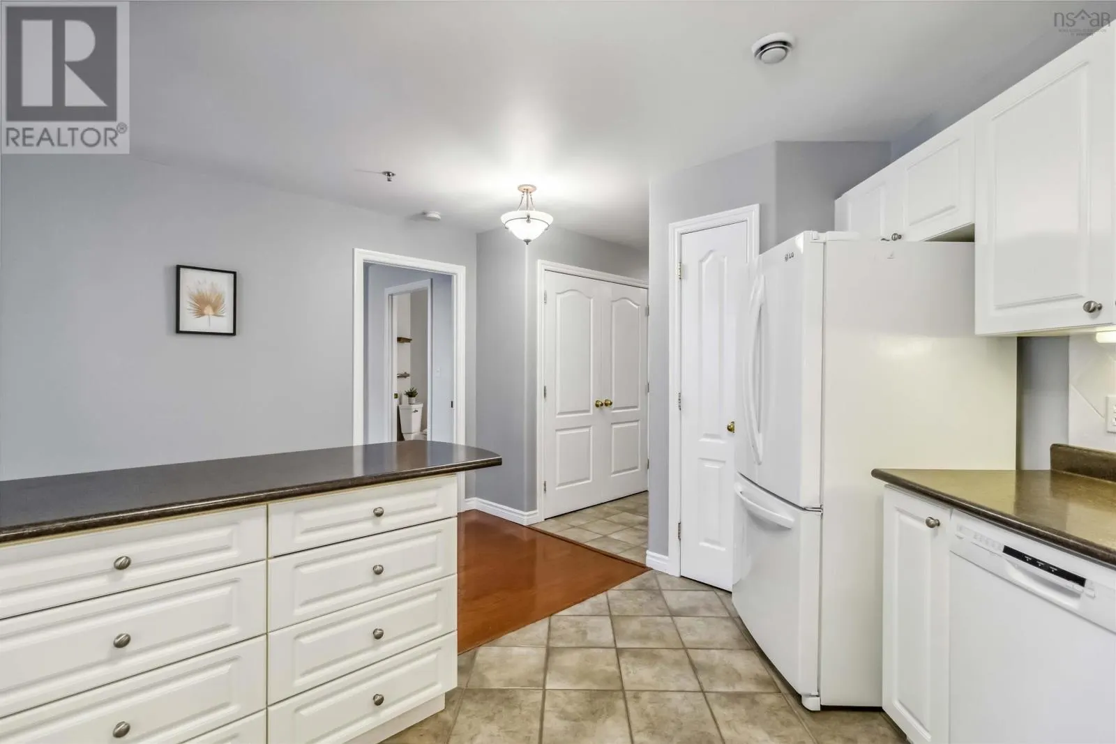 102 10 Regency Park Drive