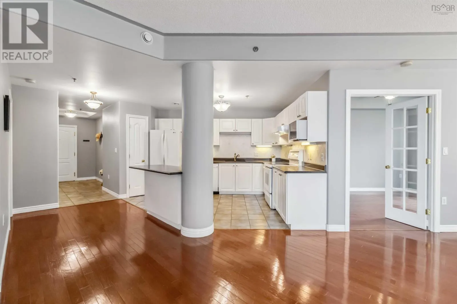 102 10 Regency Park Drive
