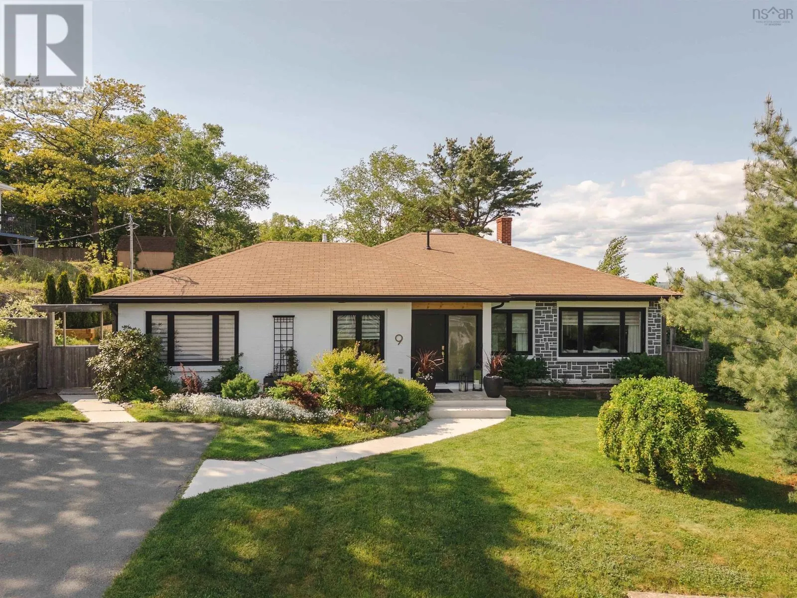 9 Lynwood Drive