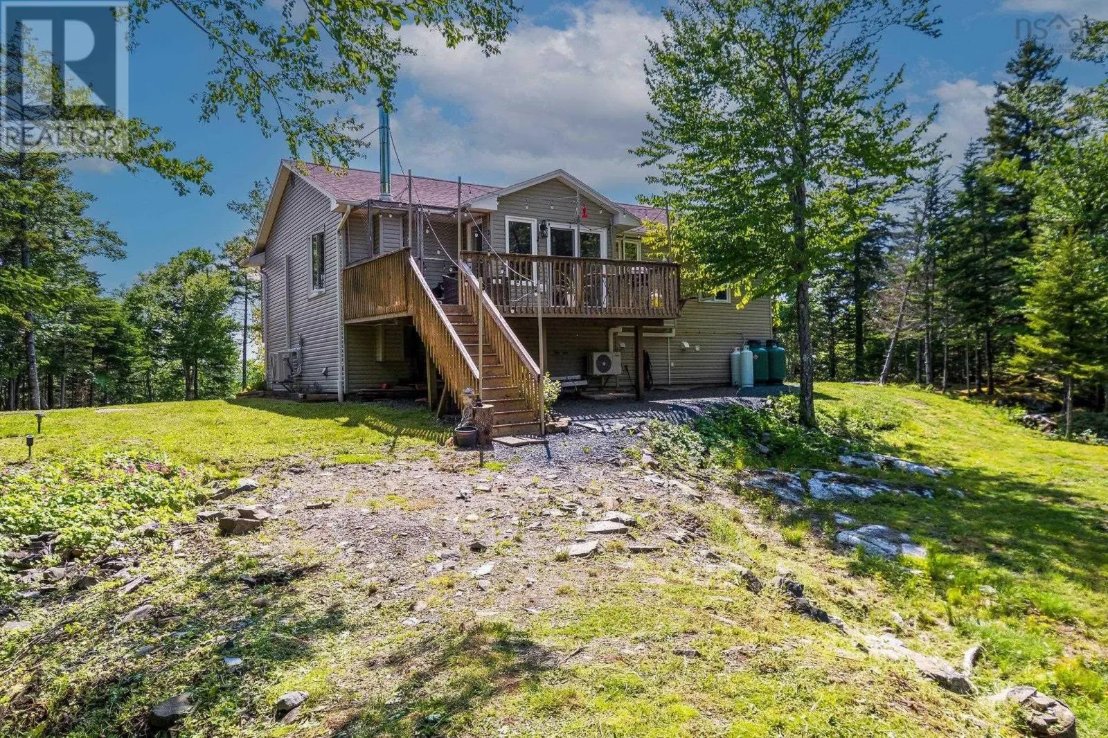 28 Roupen Court