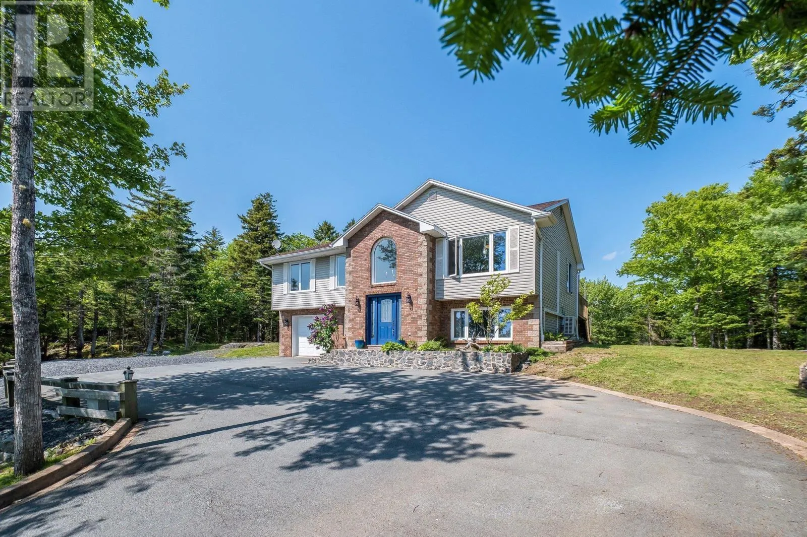 28 Roupen Court