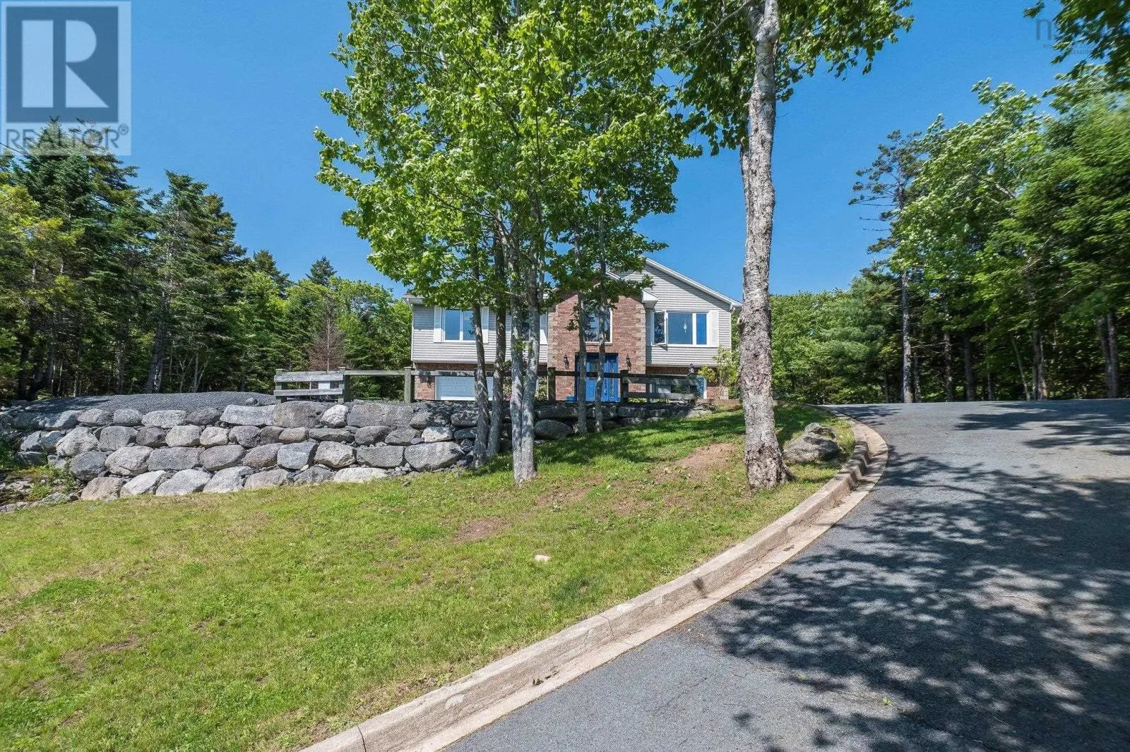 28 Roupen Court