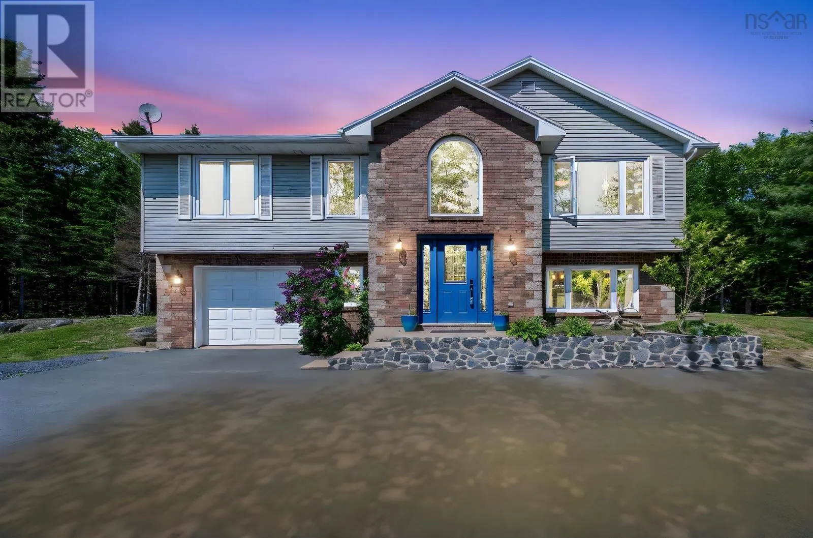 28 Roupen Court