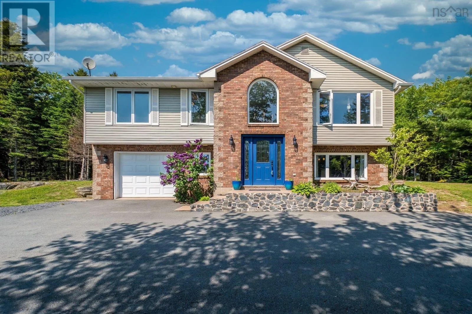 28 Roupen Court