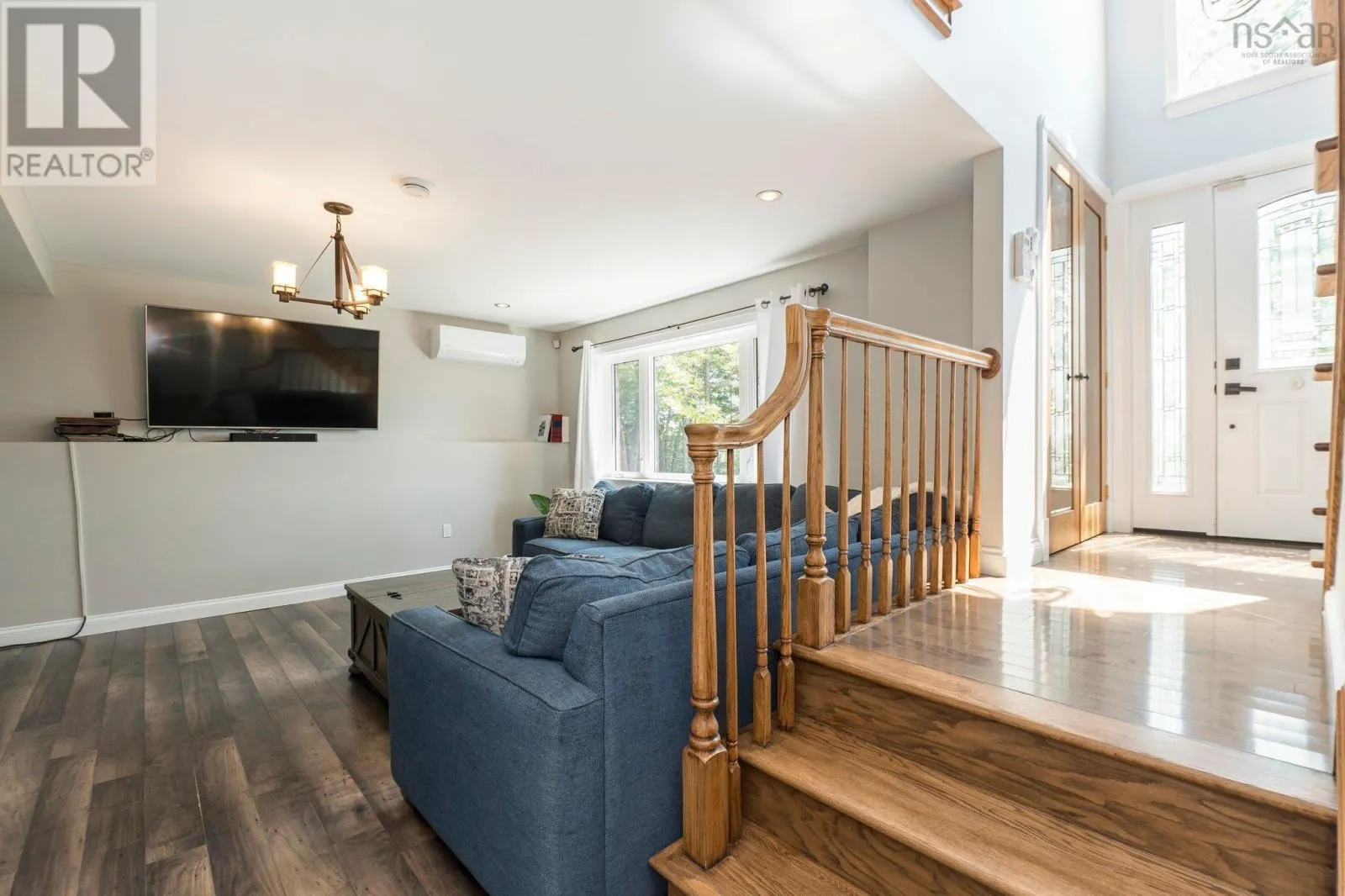 28 Roupen Court
