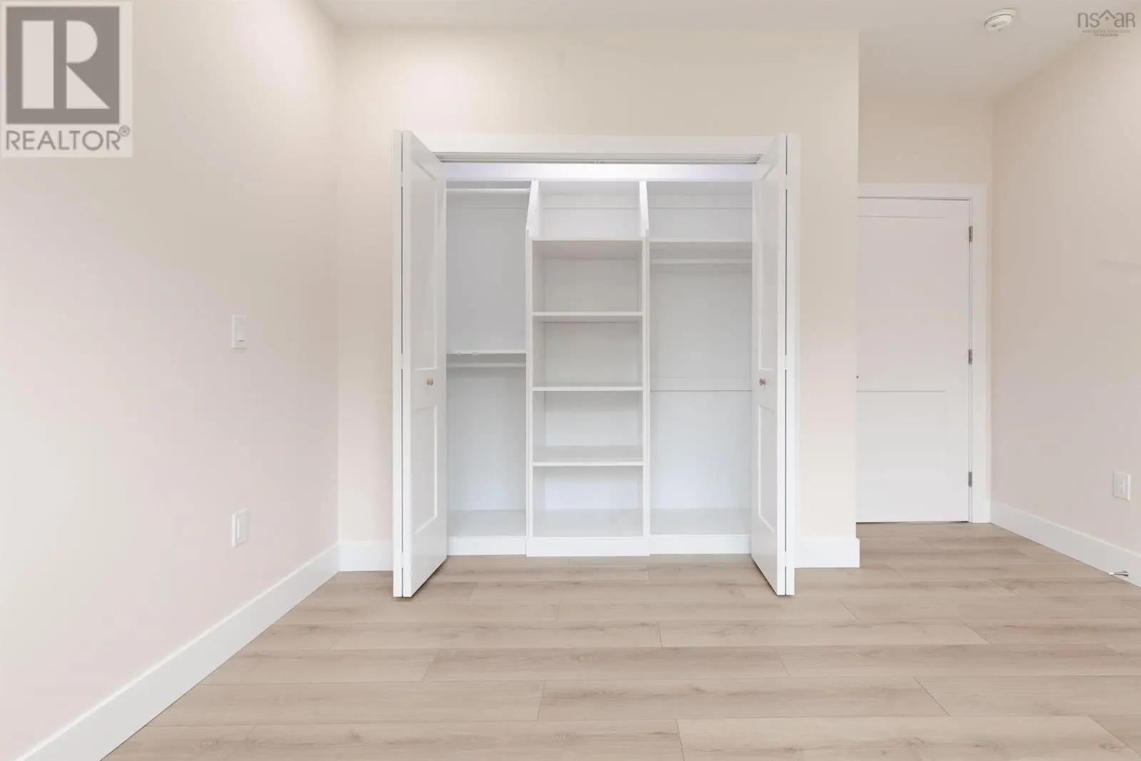 414 Canoe Crescent