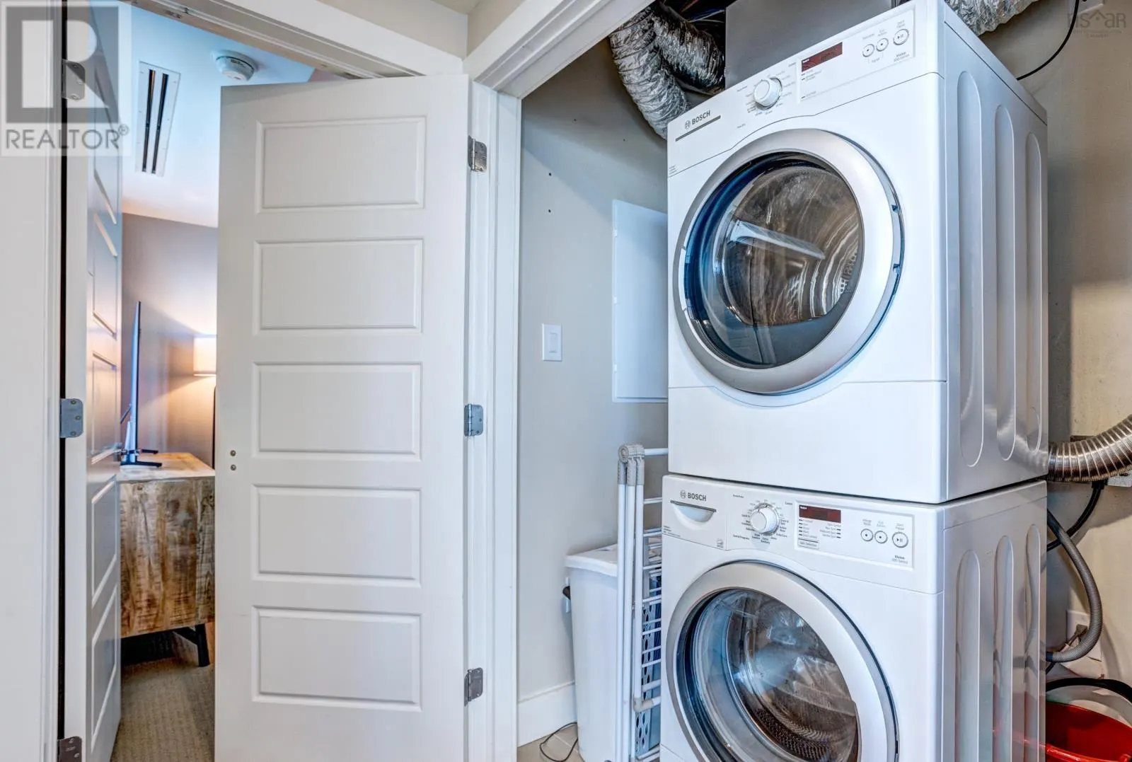 806 31 King's Wharf Place