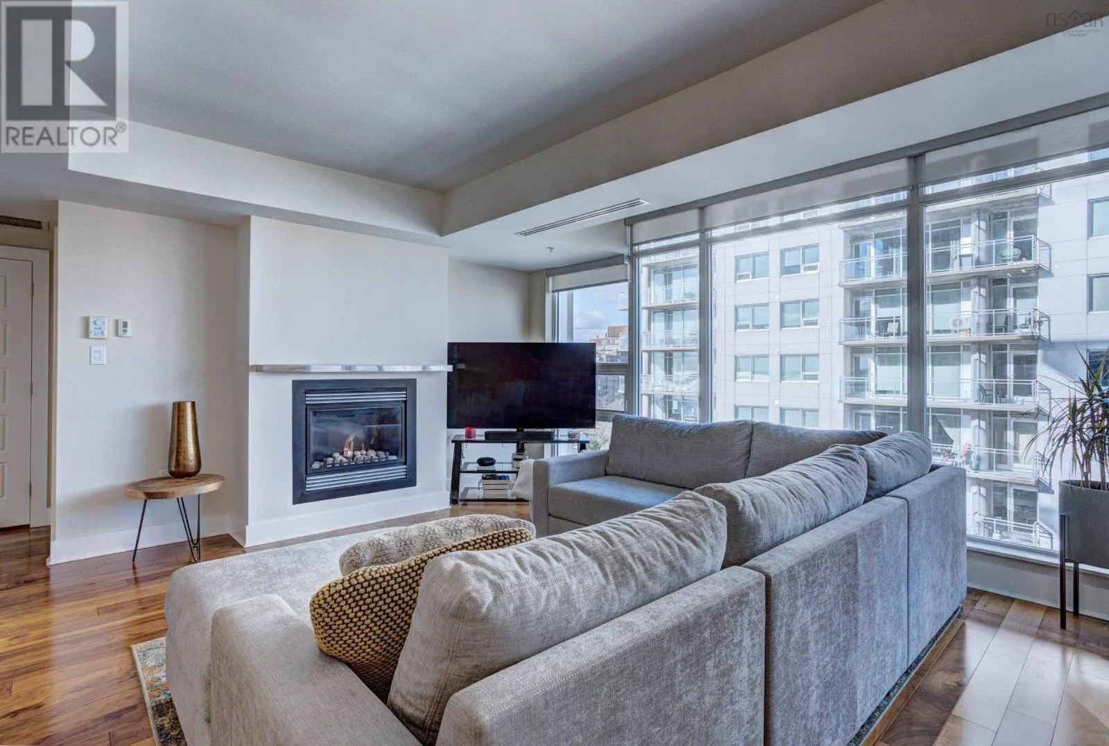 806 31 King's Wharf Place