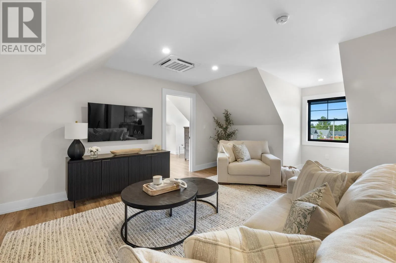 16 Captain James Crescent