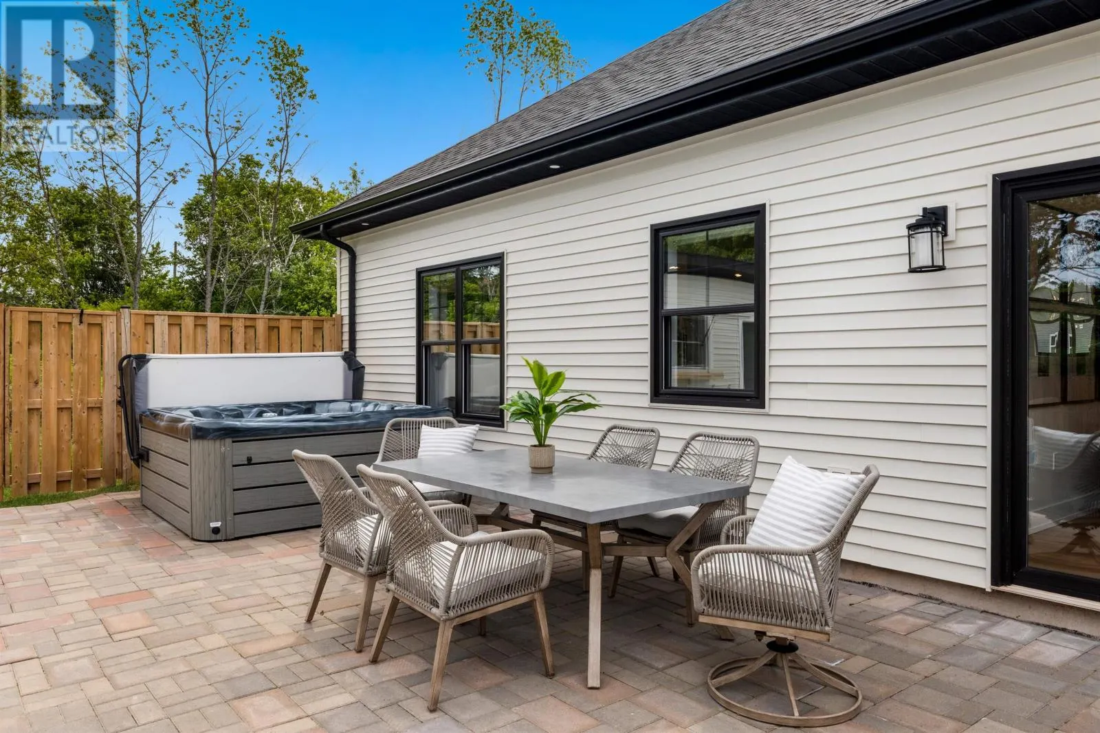 16 Captain James Crescent