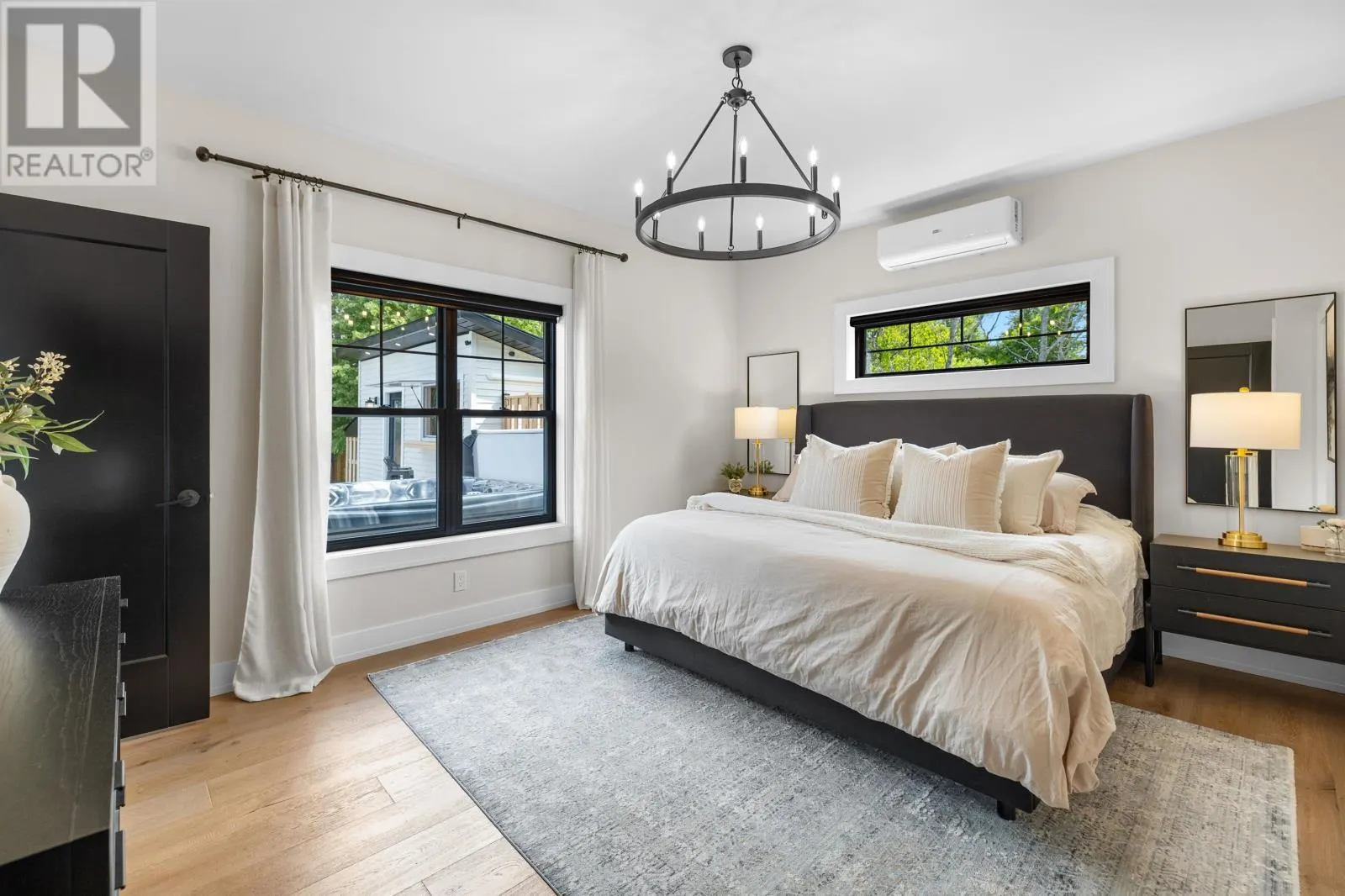 16 Captain James Crescent