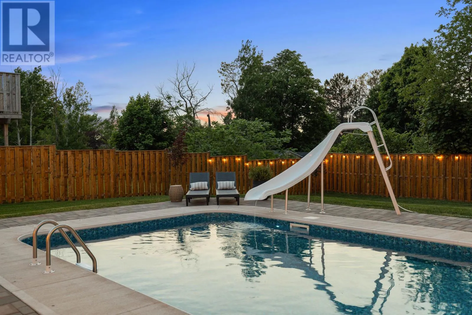 16 Captain James Crescent