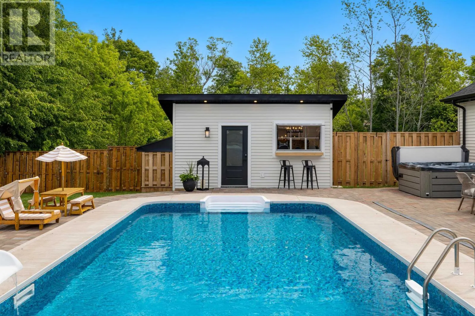 16 Captain James Crescent