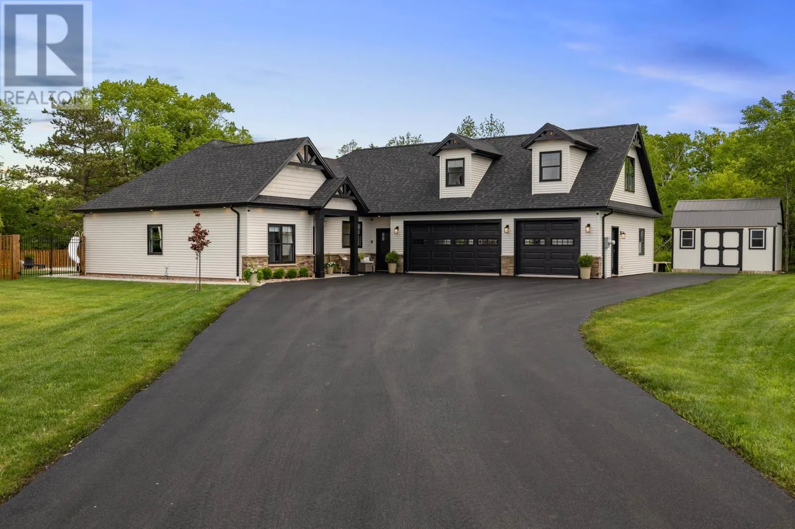 16 Captain James Crescent