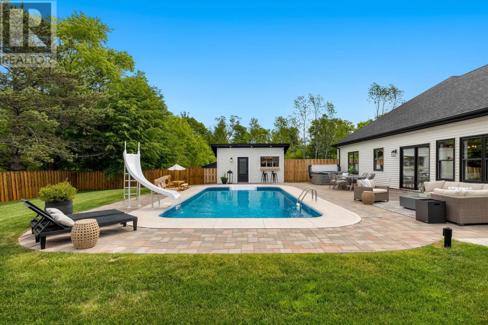 16 Captain James Crescent