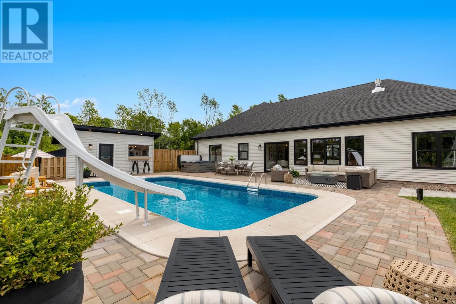 16 Captain James Crescent