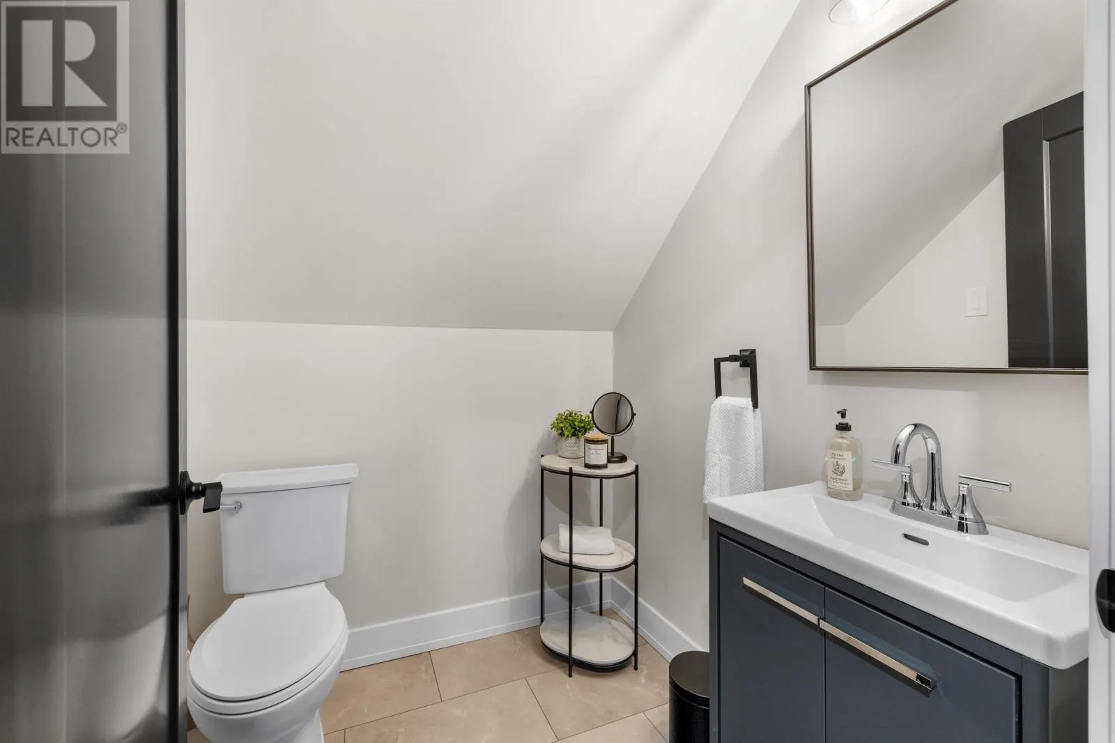 16 Captain James Crescent