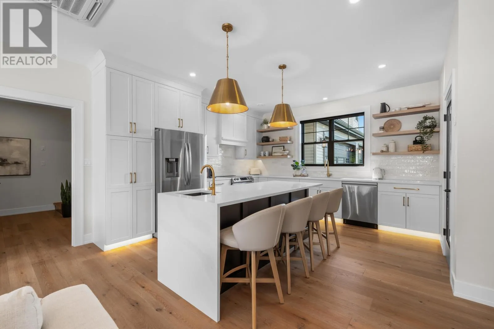 16 Captain James Crescent