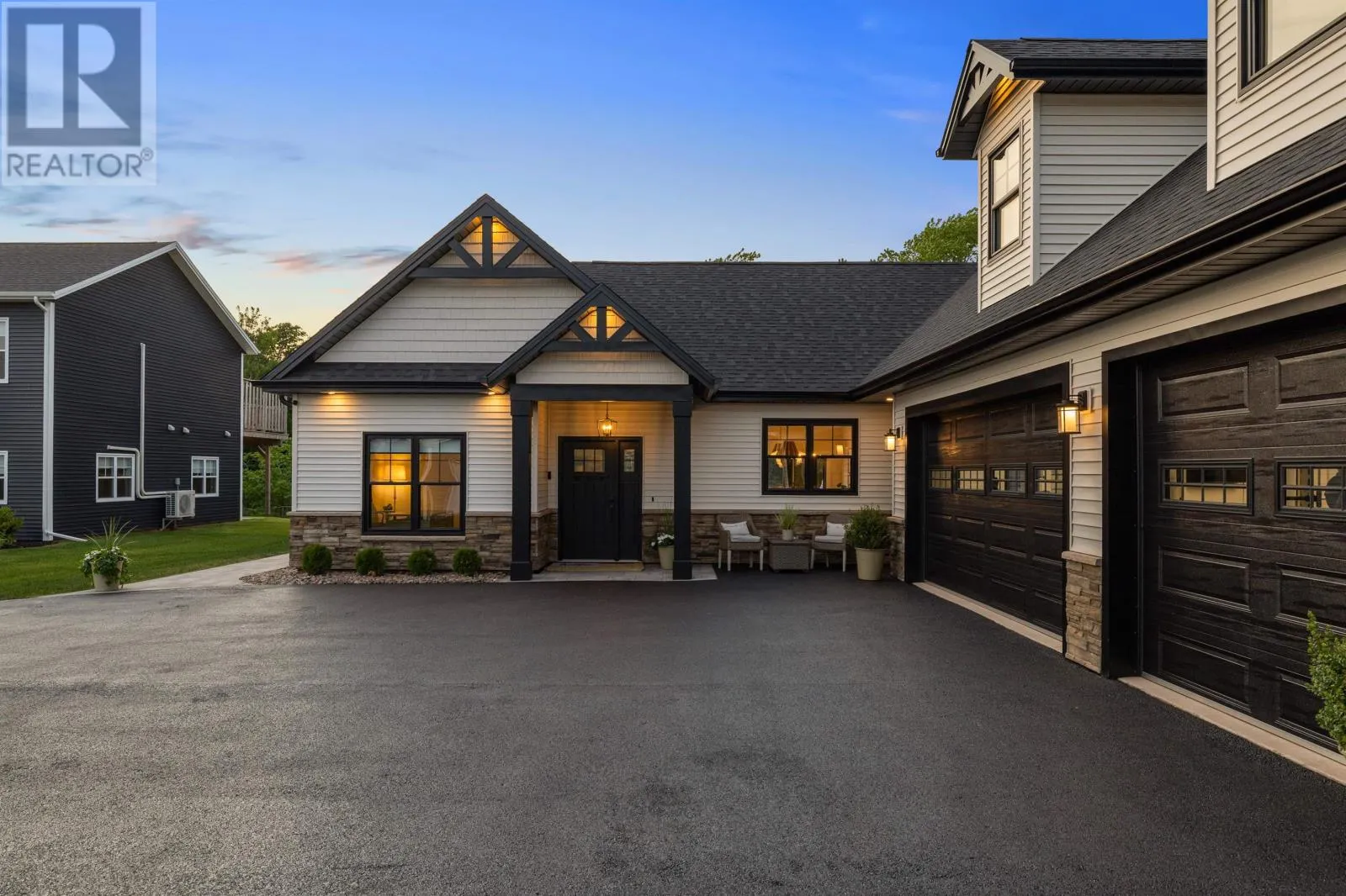 16 Captain James Crescent
