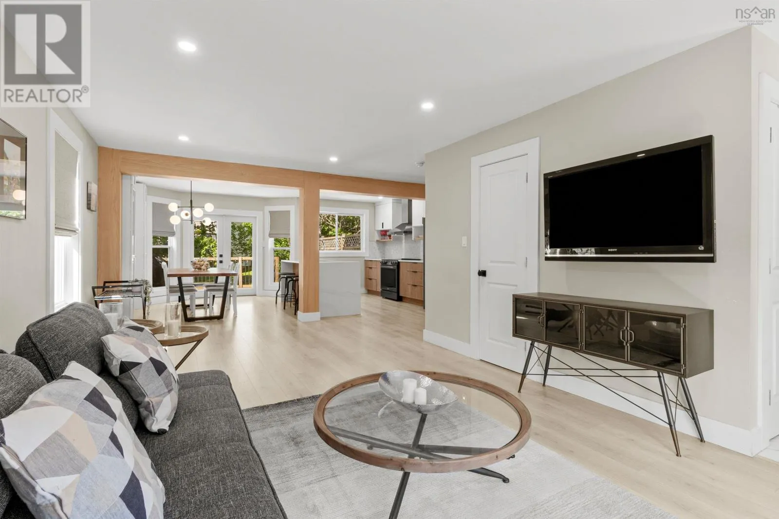104 Roy Crescent