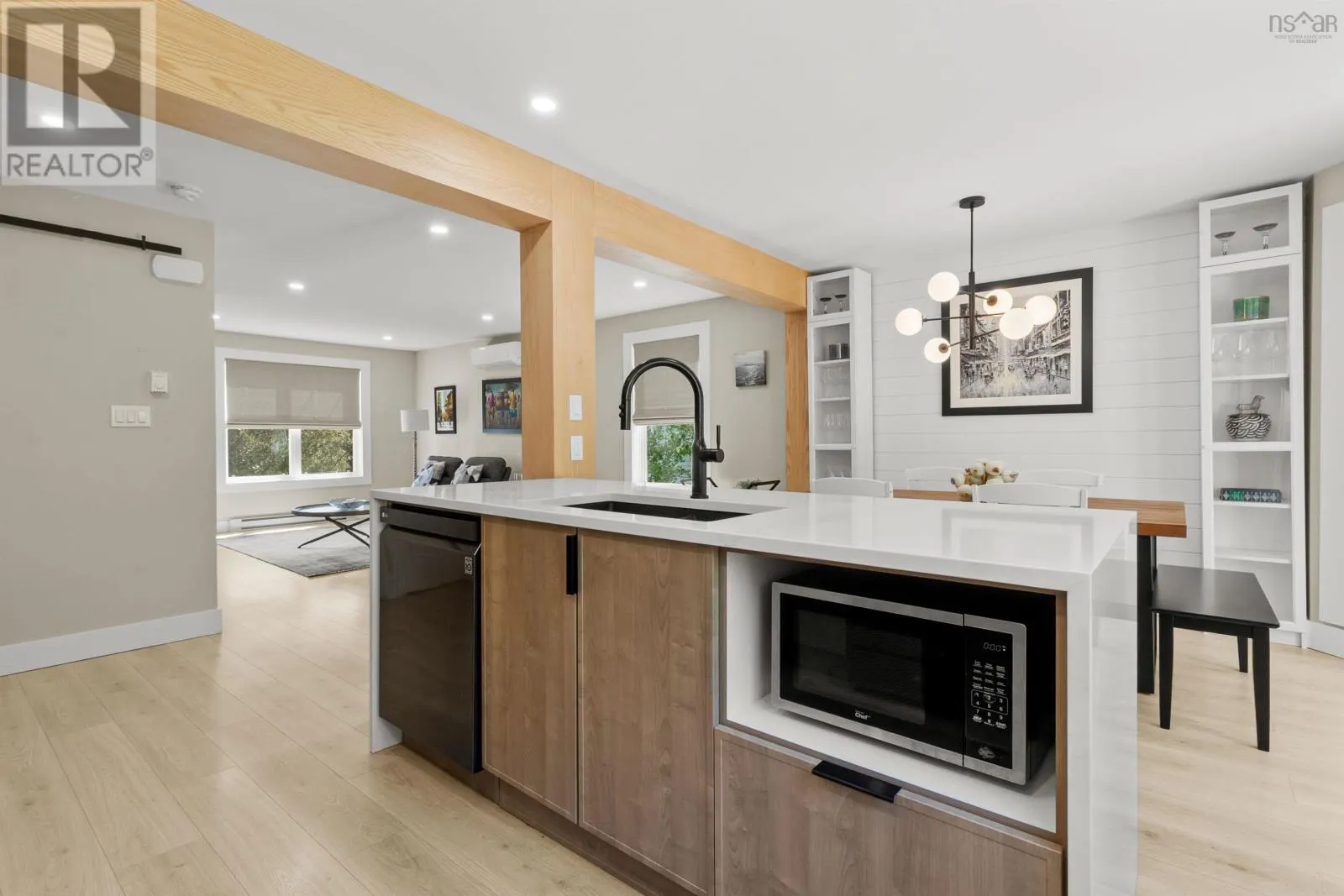 104 Roy Crescent