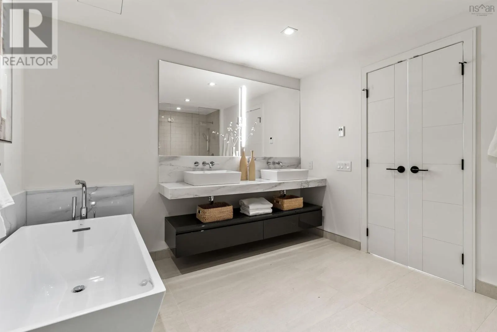 2302 1650 Granville Street