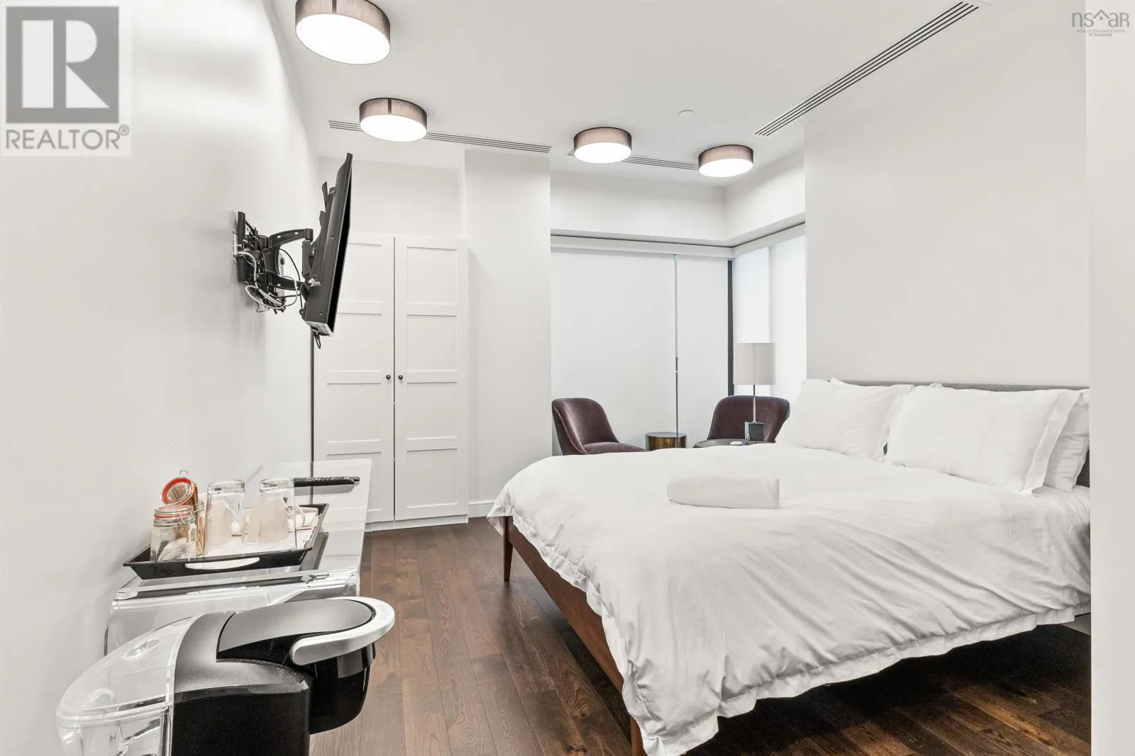 2303 1650 Granville Street