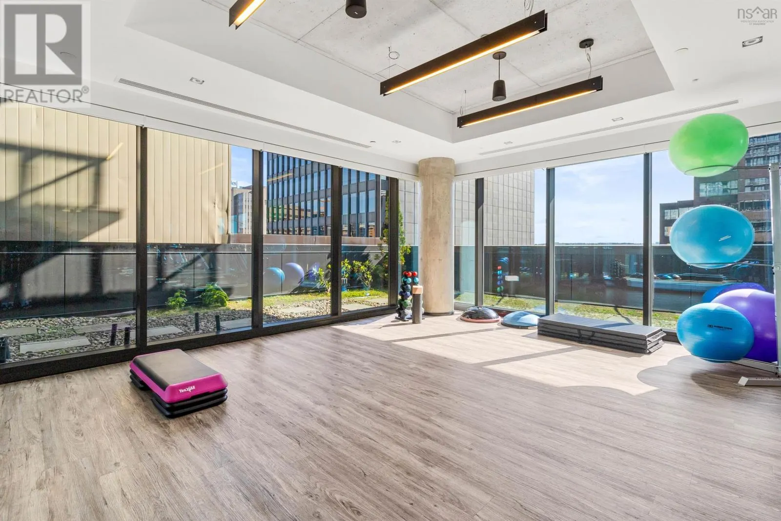 2301 1650 Granville Street