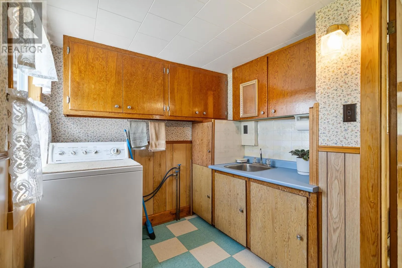 2464 Peters Road|Rte 324