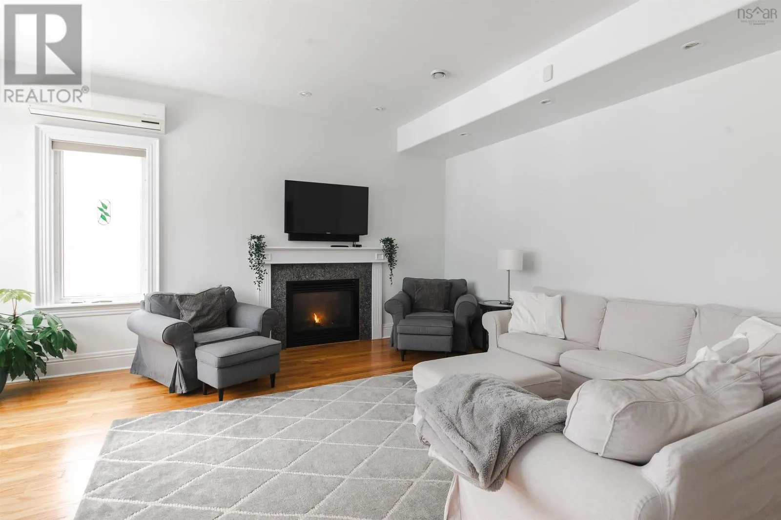 73 Lakeshore Park Terrace