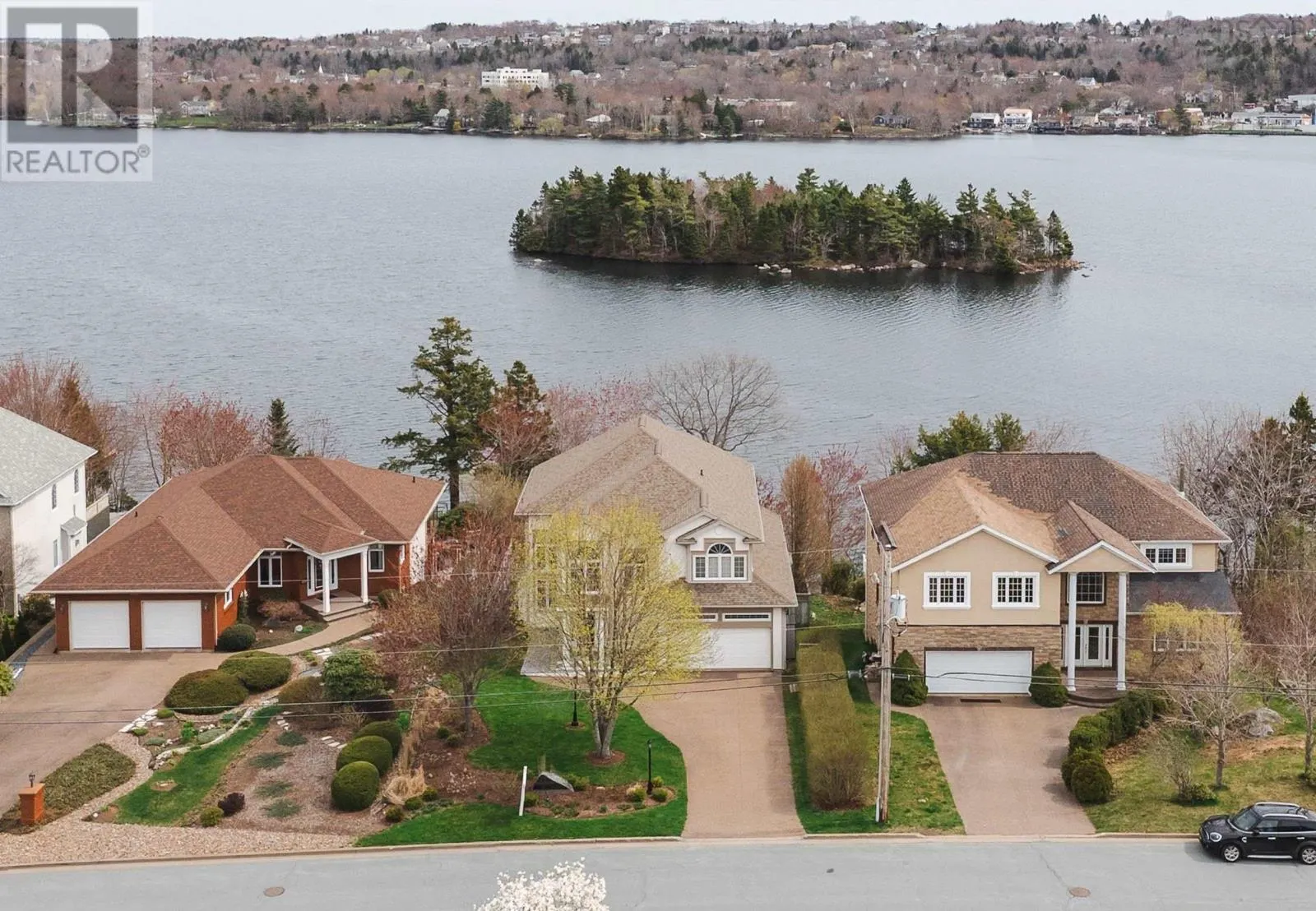 73 Lakeshore Park Terrace