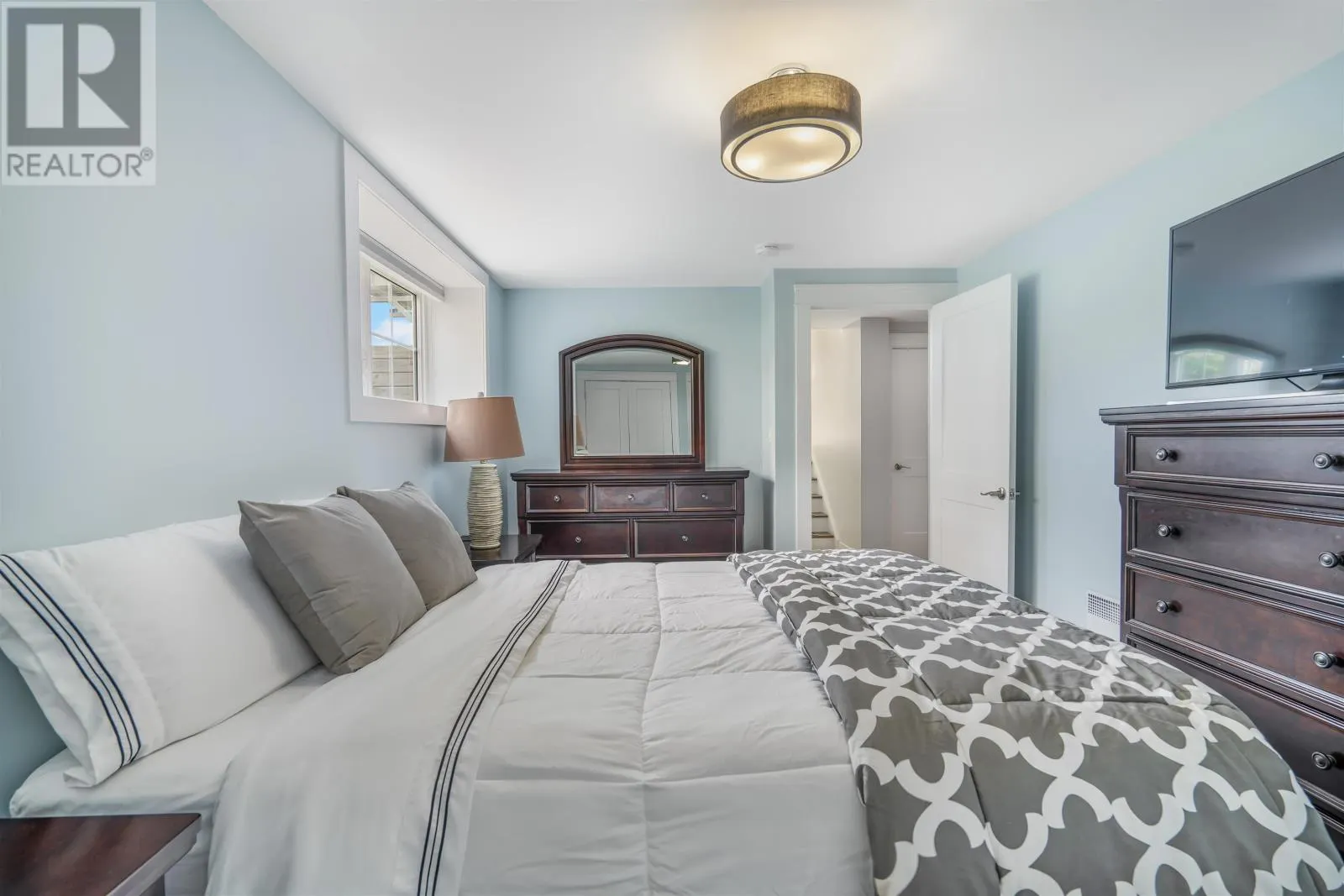 2 Stonington Boulevard