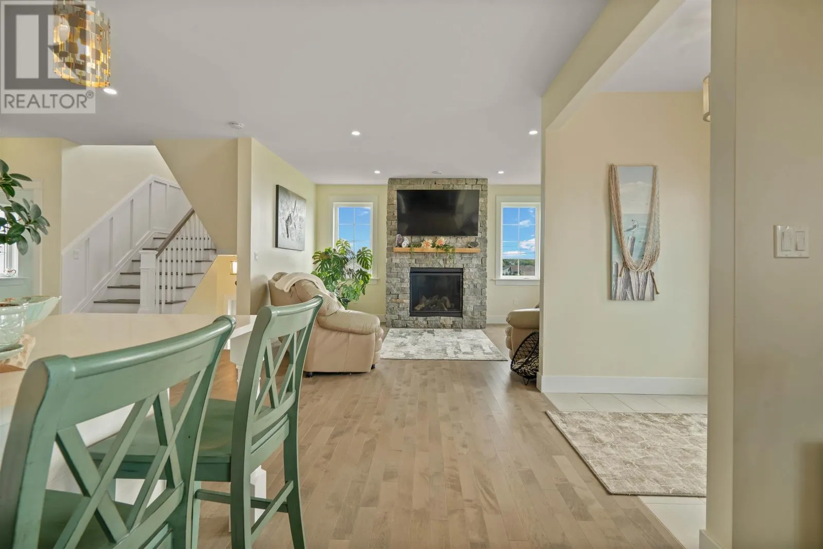 2 Stonington Boulevard