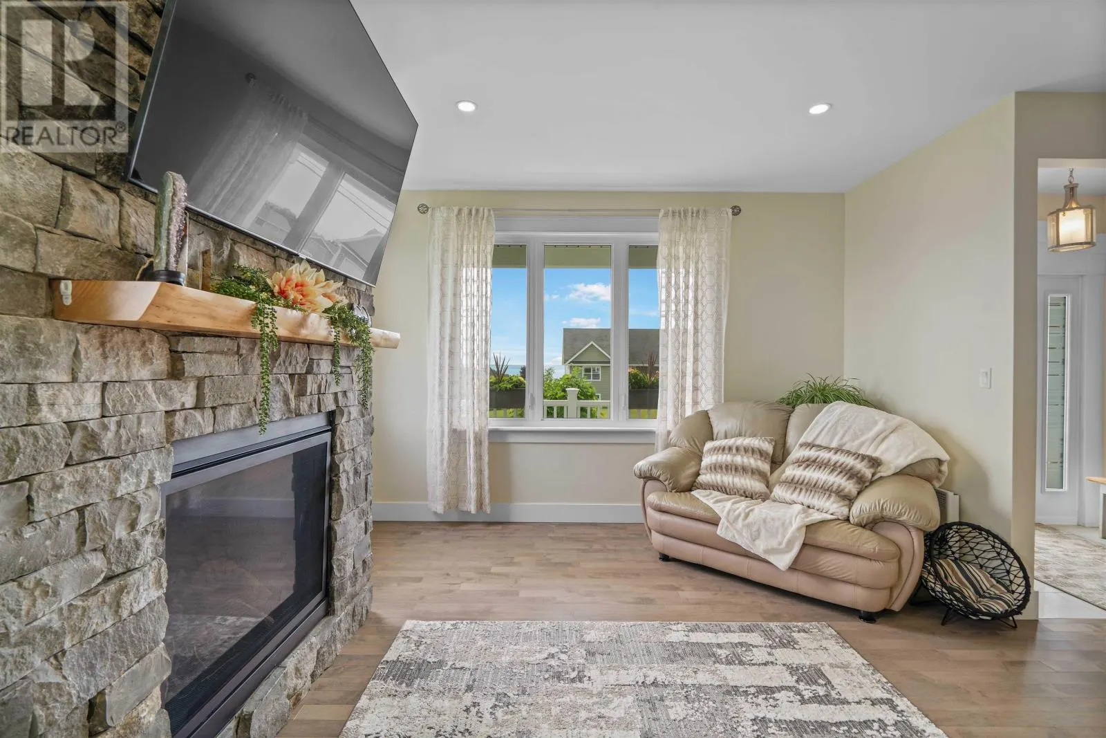 2 Stonington Boulevard
