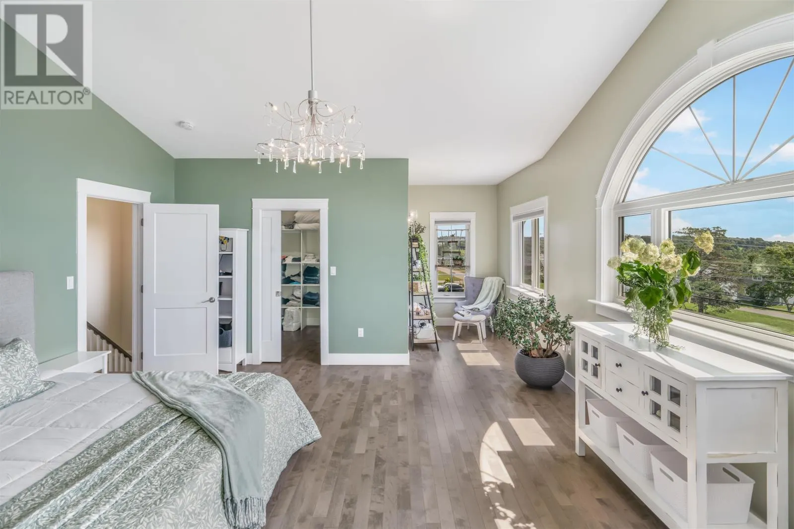 2 Stonington Boulevard