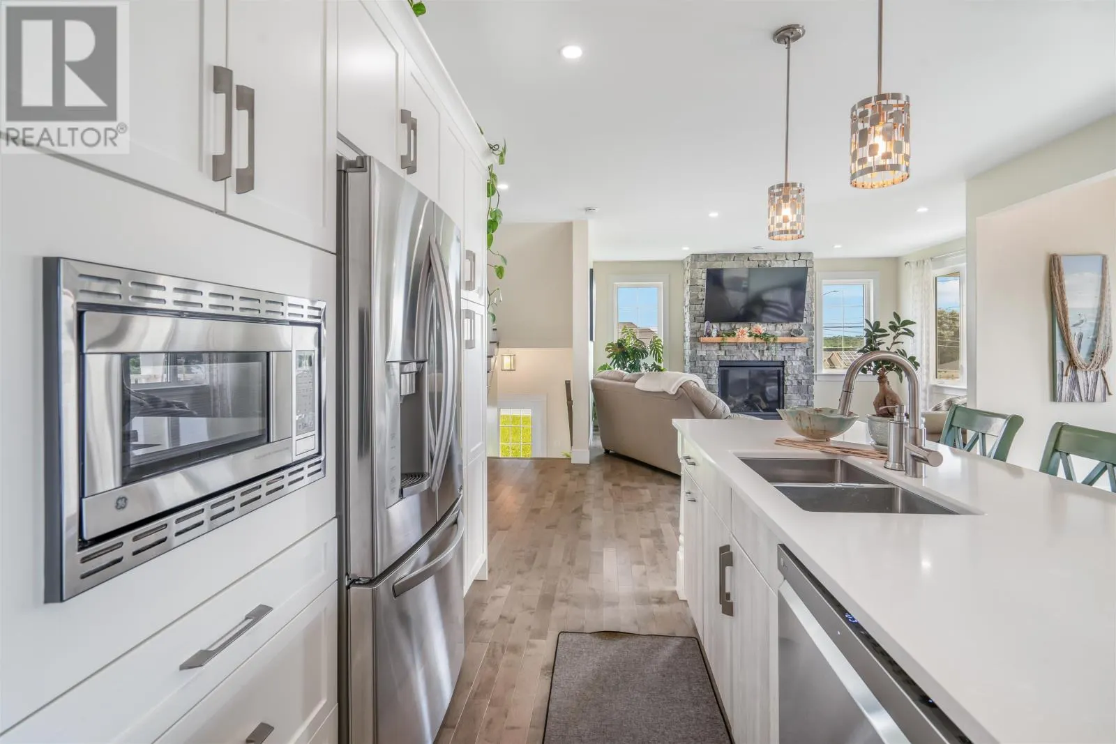 2 Stonington Boulevard